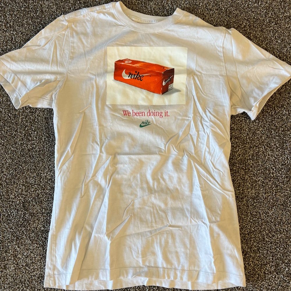 Nike White Short Sleeve Tee with Graphic Design